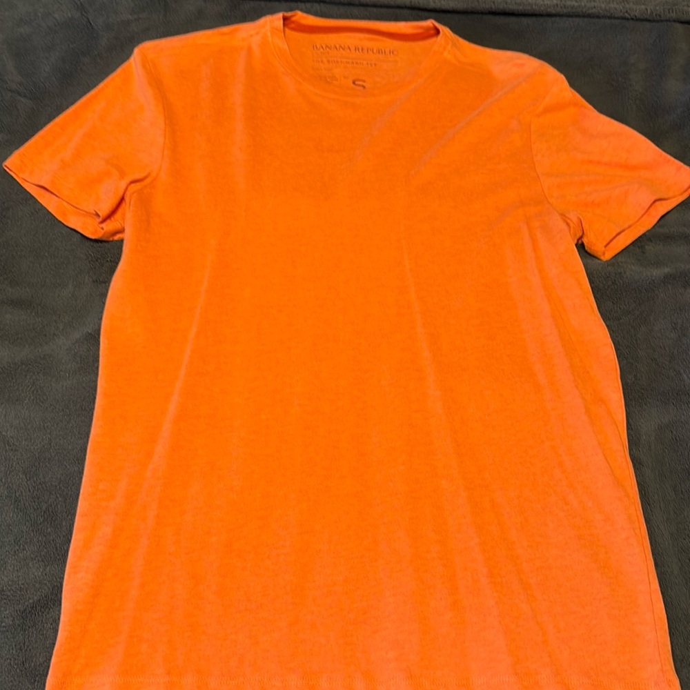 Banana republic orange soft wash T-shirt